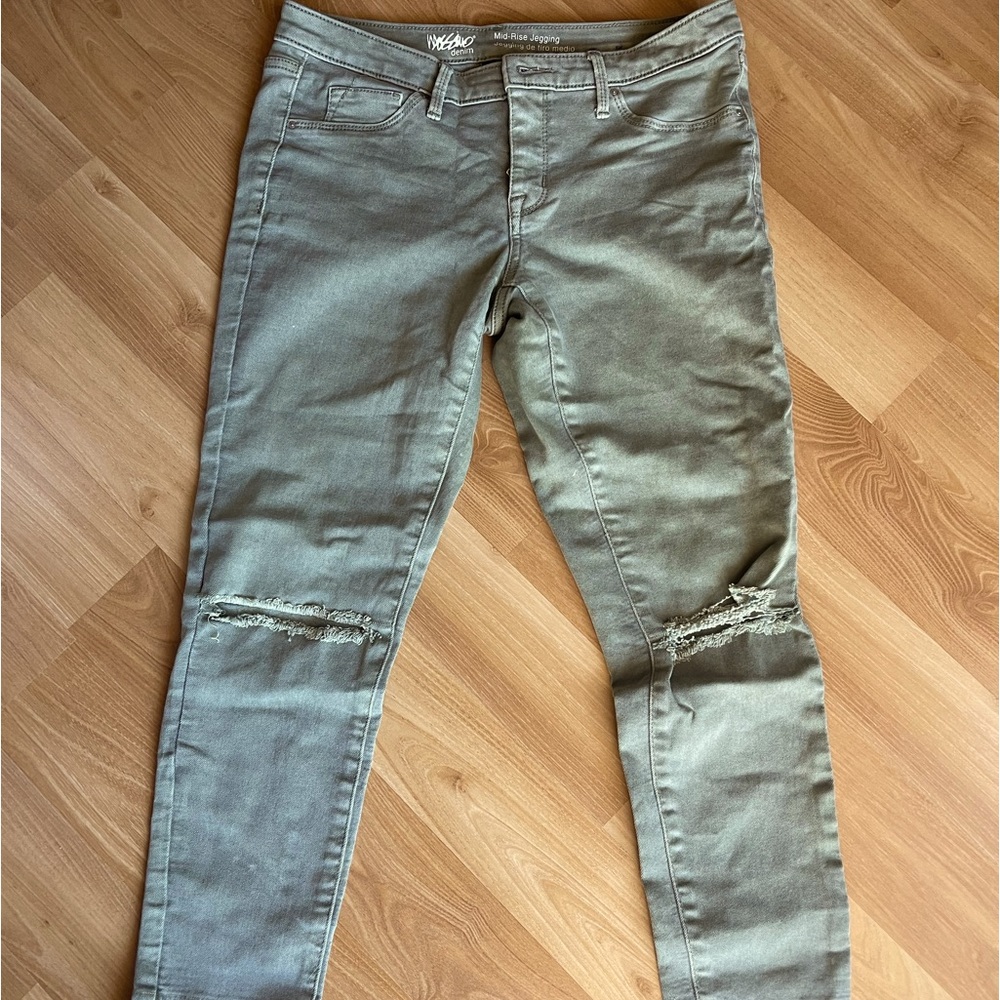 Side 6 or 28R- light green mid rise jegging!